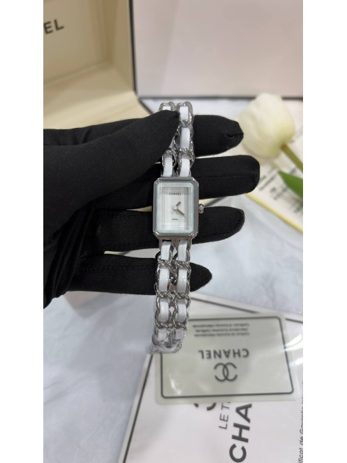 Годинник Chanel та браслет Van Cleef