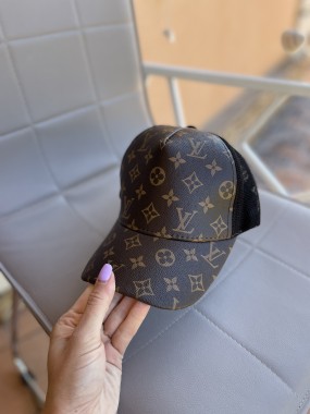 Кепка LV 