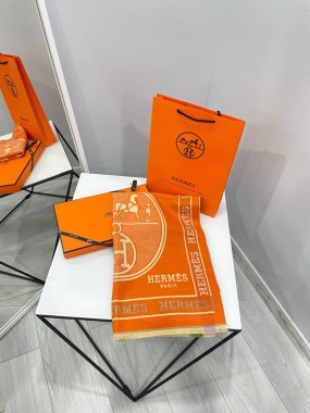 Шикарний, палантин Chanel  
