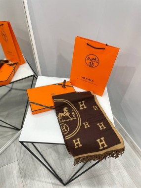 Шикарний, палантин Chanel  