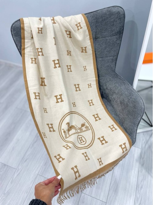 Шикарний, палантин Chanel  