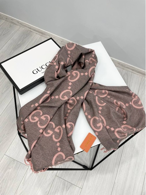 Шикарний, палантин Gucci