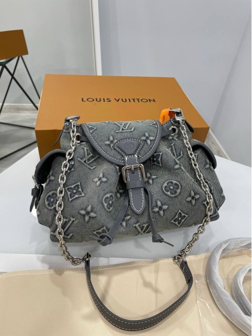 Louis Vuitton Premium 