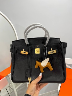 Hermes Birkin Premium: золота фурнітура, 30 см