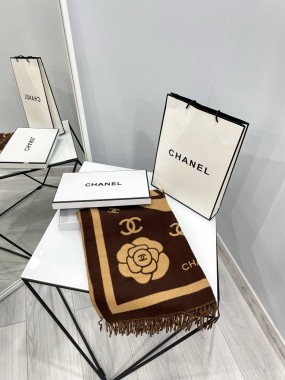 Шикарний, палантин Chanel 