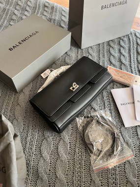 BALENCIAGA Premium 