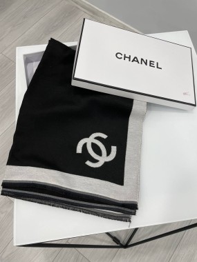 Шикарний палантин Chanel 