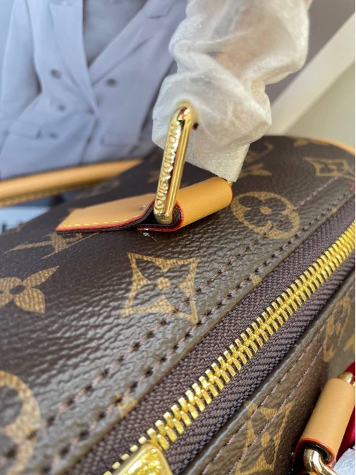  Louis Vuitton Premium