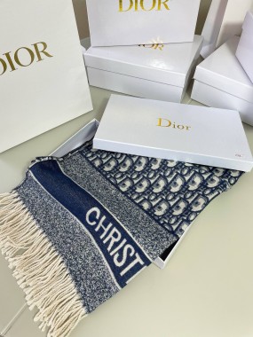 Шикарний, палантин Dior 