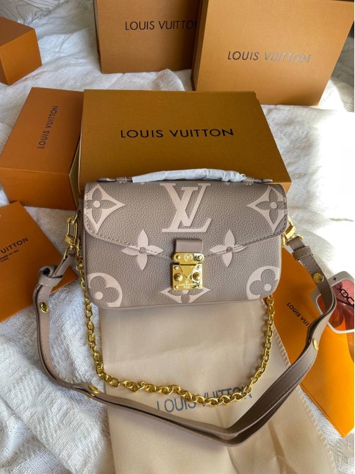 Louis Vuitton Premium 