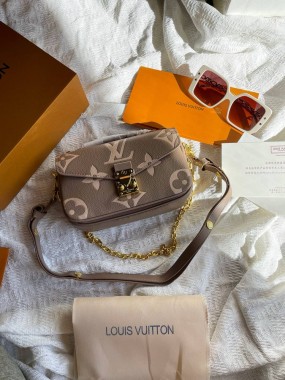 Louis Vuitton Premium 