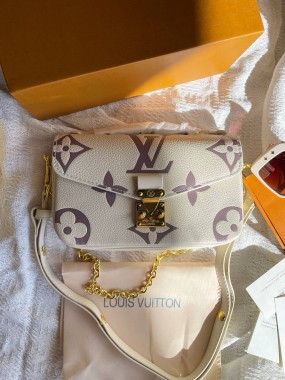 Louis Vuitton Premium  