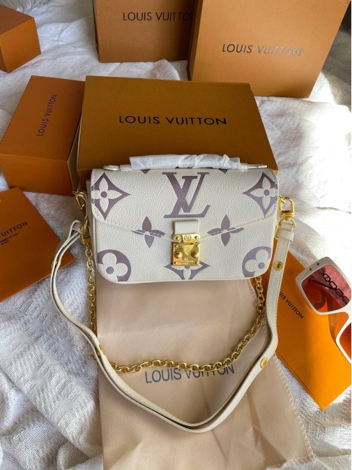 Louis Vuitton Premium  