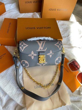 Louis Vuitton Premium   