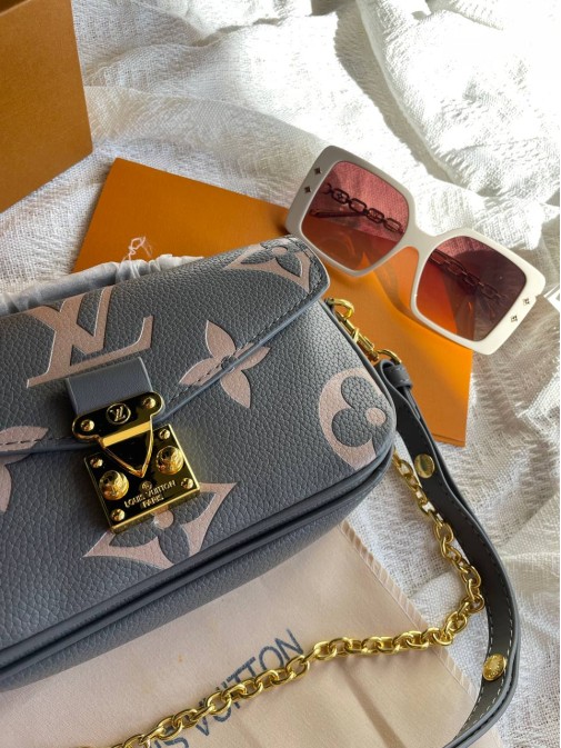 Louis Vuitton Premium   