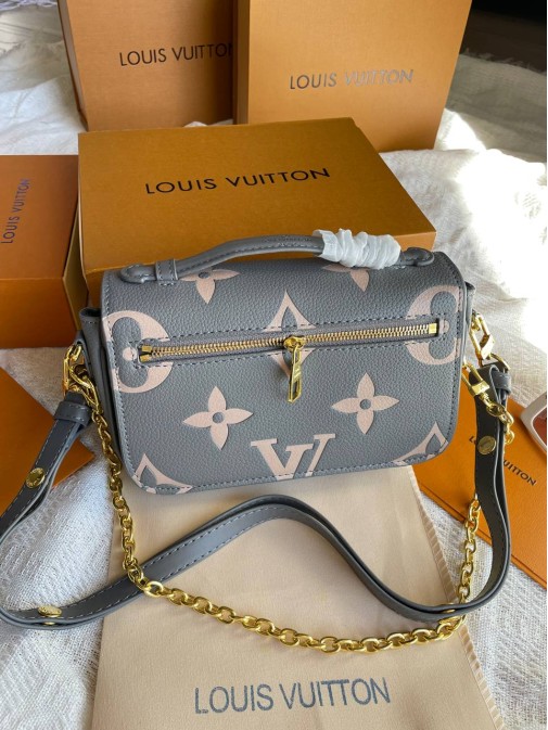 Louis Vuitton Premium   