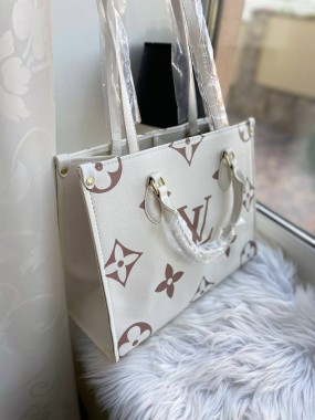 Louis Vuitton 37/24