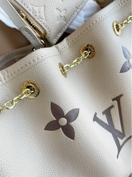 Louis Vuitton Premium 