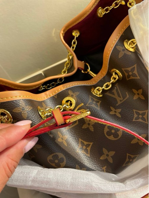 Louis Vuitton Premium 