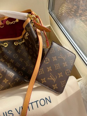 Louis Vuitton Premium 