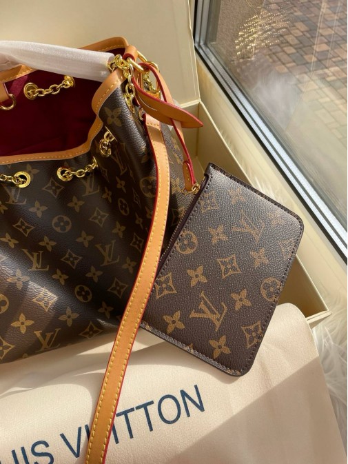 Louis Vuitton Premium 