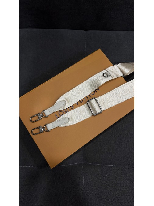 Louis Vuitton Trio Messenger Ecru White Louis Vuitton Trio Messenger Ecru White