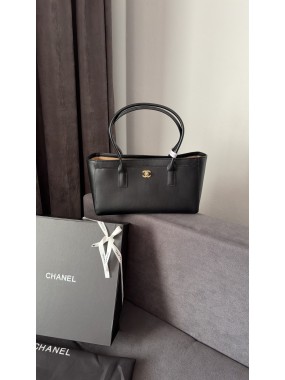Chanel Cerf Tote (Chanel Archetype)